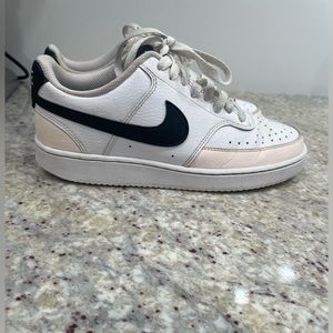 Women’s Nike low court shoes size 7.5